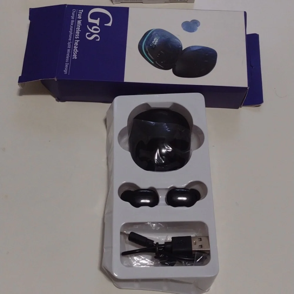 SET BUNDLE Of 4 Wireless And Wired Earbuds Headphones ALL NEW In Boxes NWT